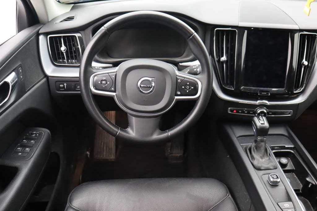 Volvo XC60 2019 фото 5