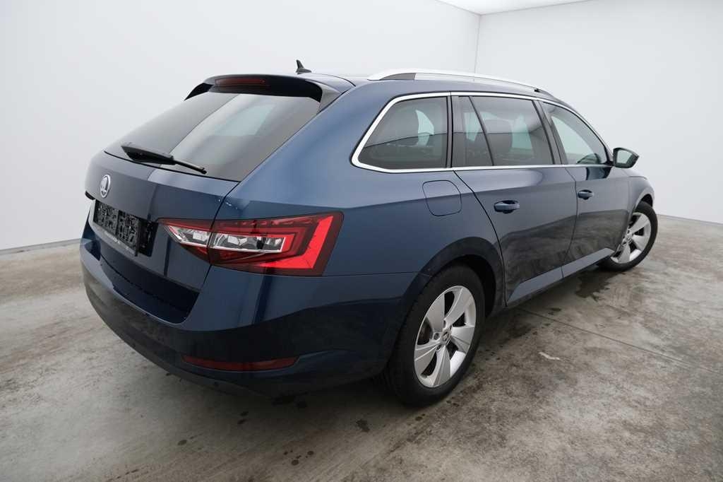 Skoda Superb Combi 2017 фото 3