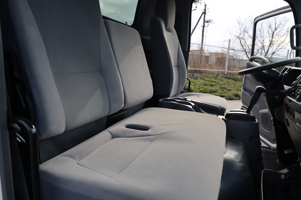 Isuzu NPR 2019 фото 18