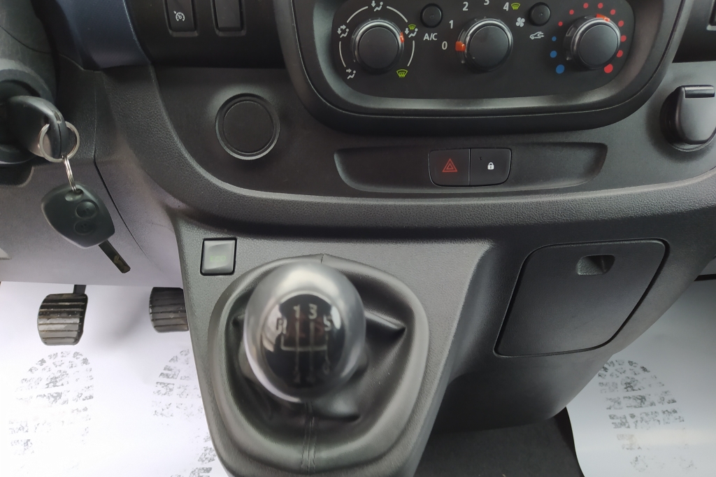 Opel Vivaro photo 18