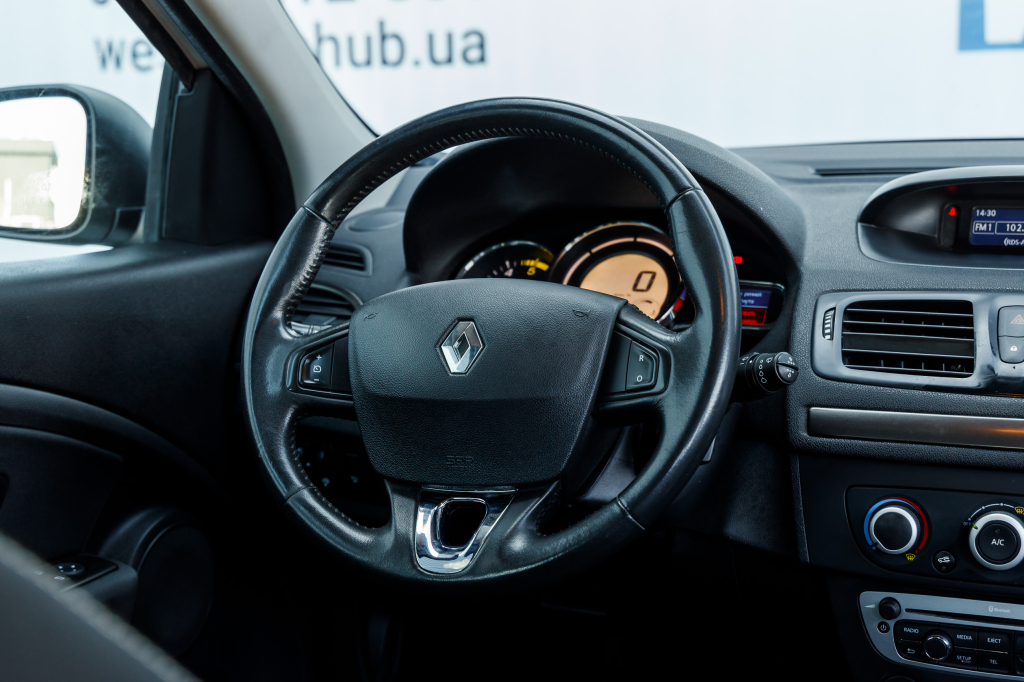 Renault Megane 2015 фото 18