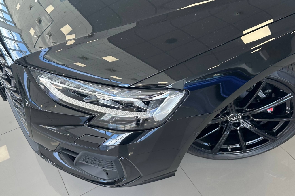 Audi S8 2025 фото 4