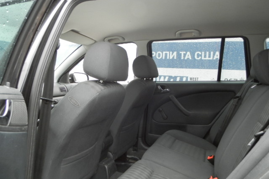 Skoda Octavia Tour 1.6 MPI 2004 фото 15