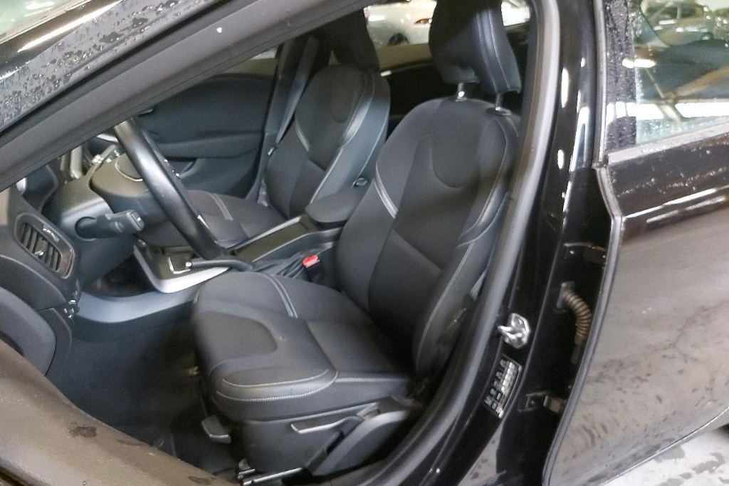 Volvo V40 2019 photo 19