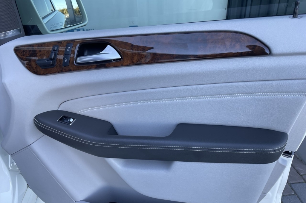 Mercedes-Benz M-Class 350 2013 photo 30