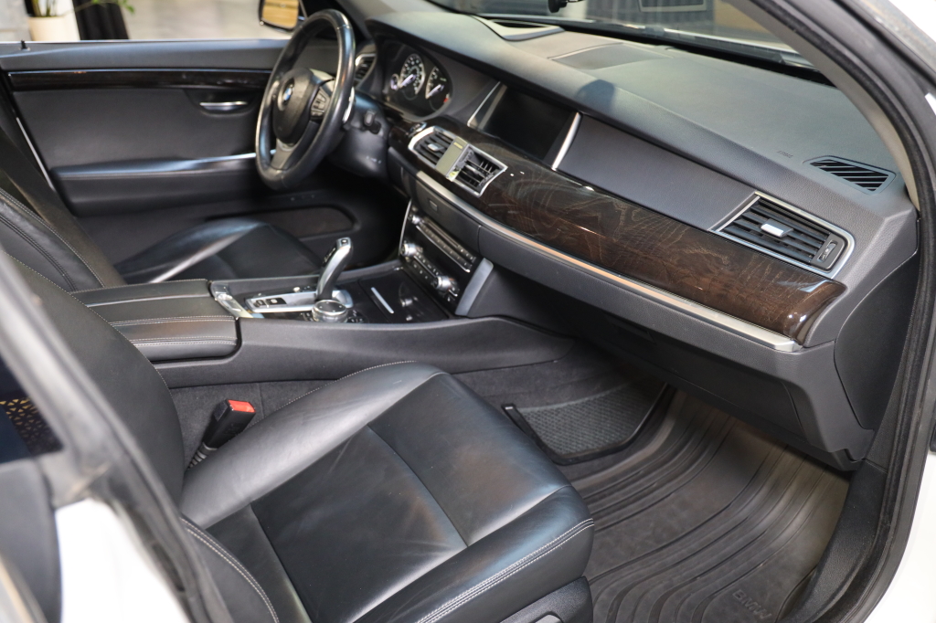 BMW 5 Series GT 2015 фото 9