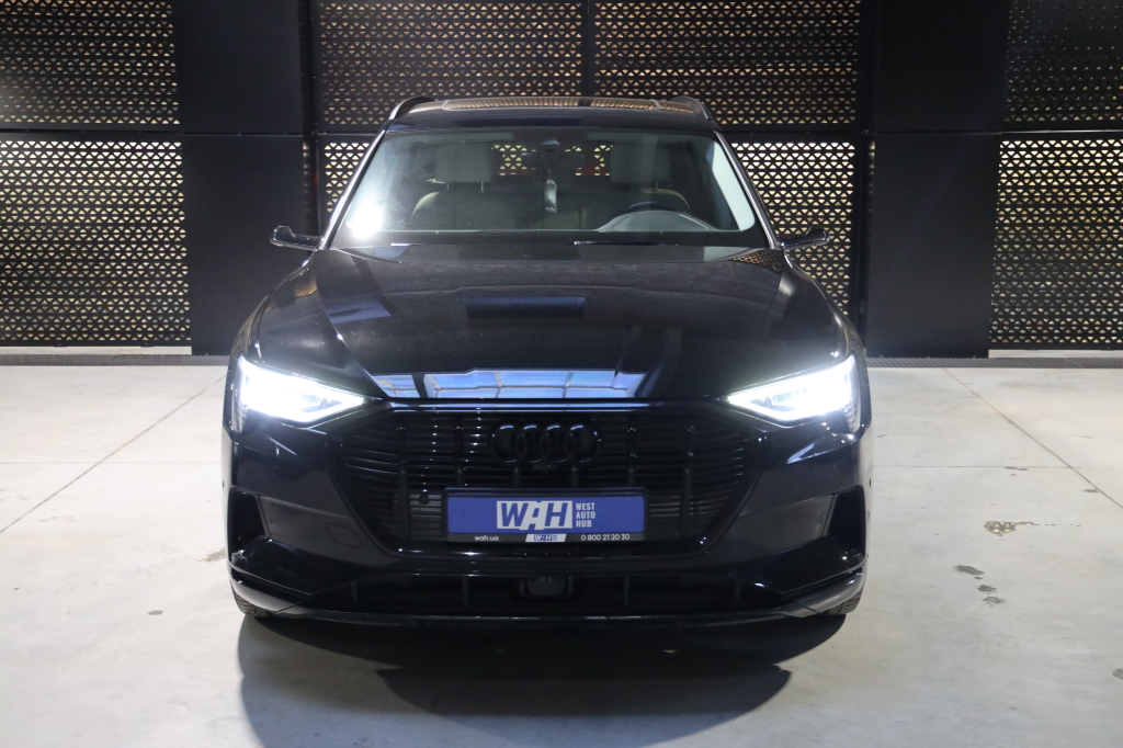 Audi e-tron 2019 фото 6