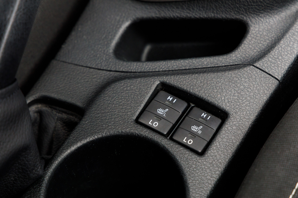 Toyota Auris Hybrid 2012 фото 12