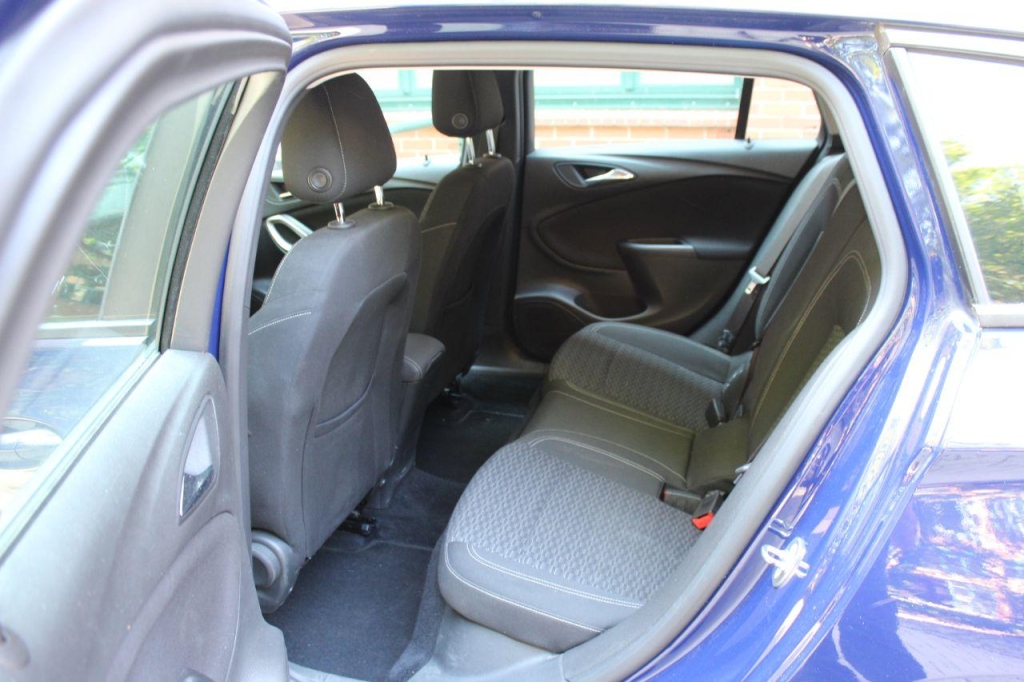 Opel Astra Sports Tourer 2017 фото 1