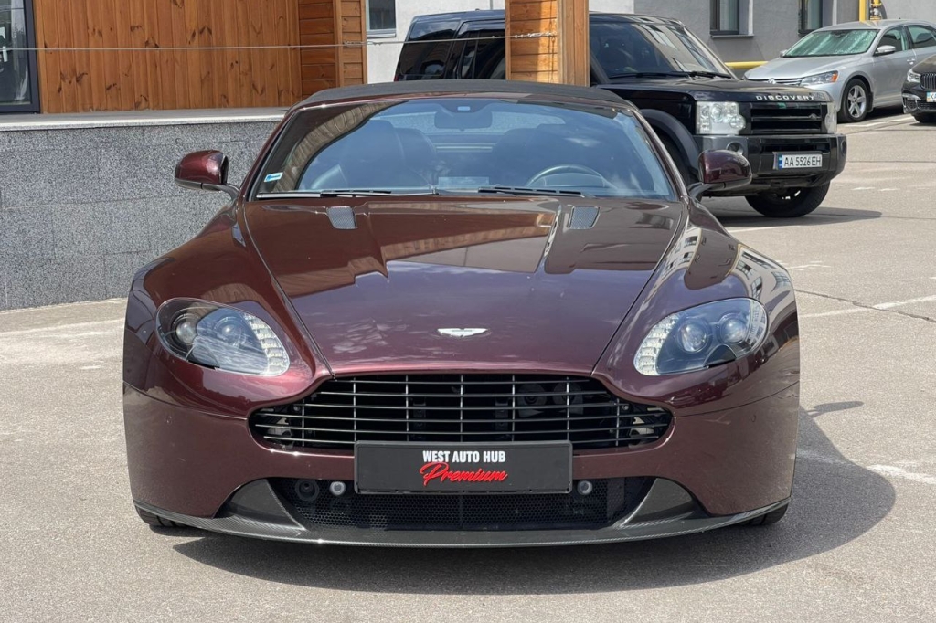 Aston Martin V8 Vantage S 2017 photo 1