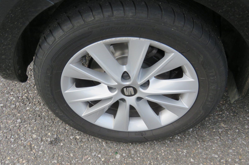 SEAT Leon 2017 photo 5