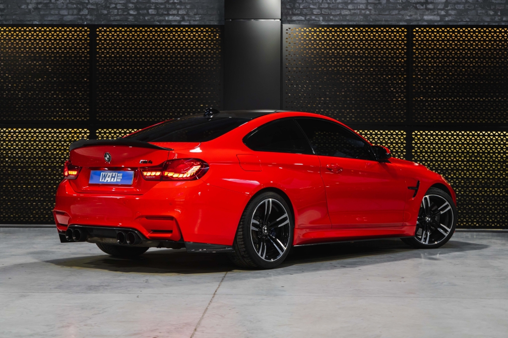 BMW M4 2015 фото 15