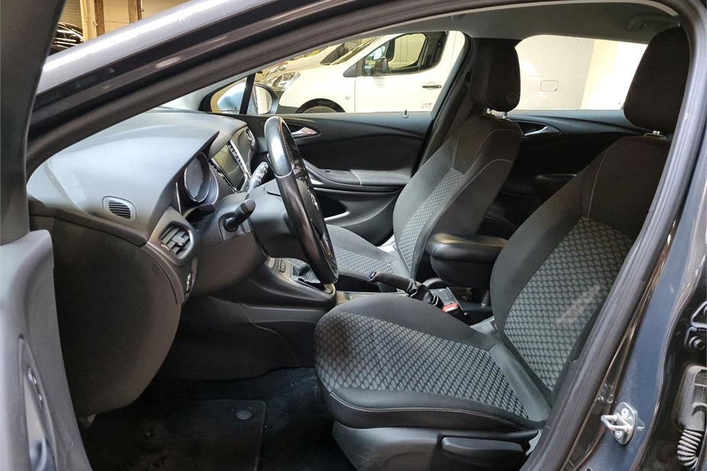 Opel Astra Sports Tourer 2016 фото 5