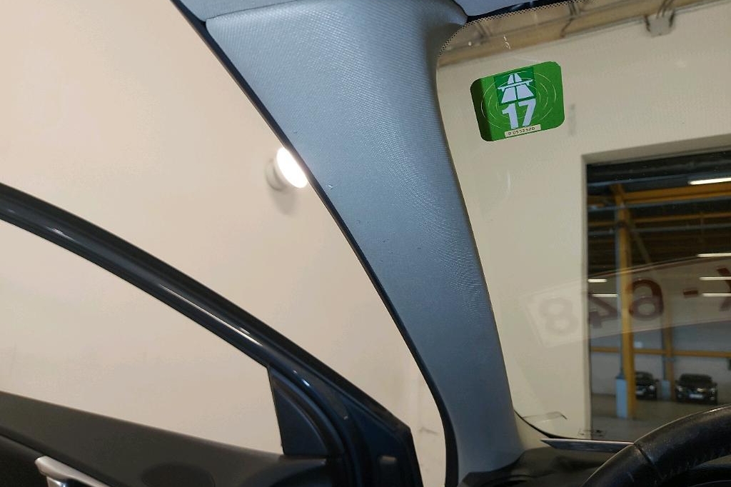 Volvo V40 2017 photo 28