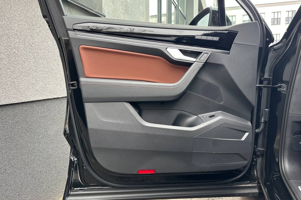 Volkswagen Touareg R-line Platinum 2024 фото 8