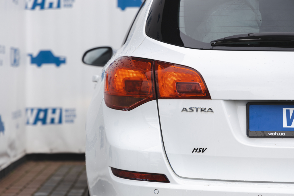 Opel Astra J 2011 фото 7