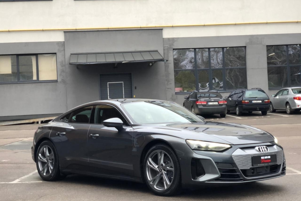 Audi e-tron GT 2021 фото 10