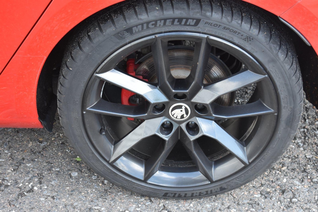 Skoda Octavia Combi RS 2018 photo 2