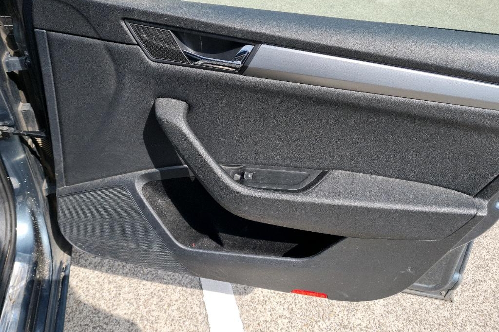 Skoda Superb Combi 2017 photo 52