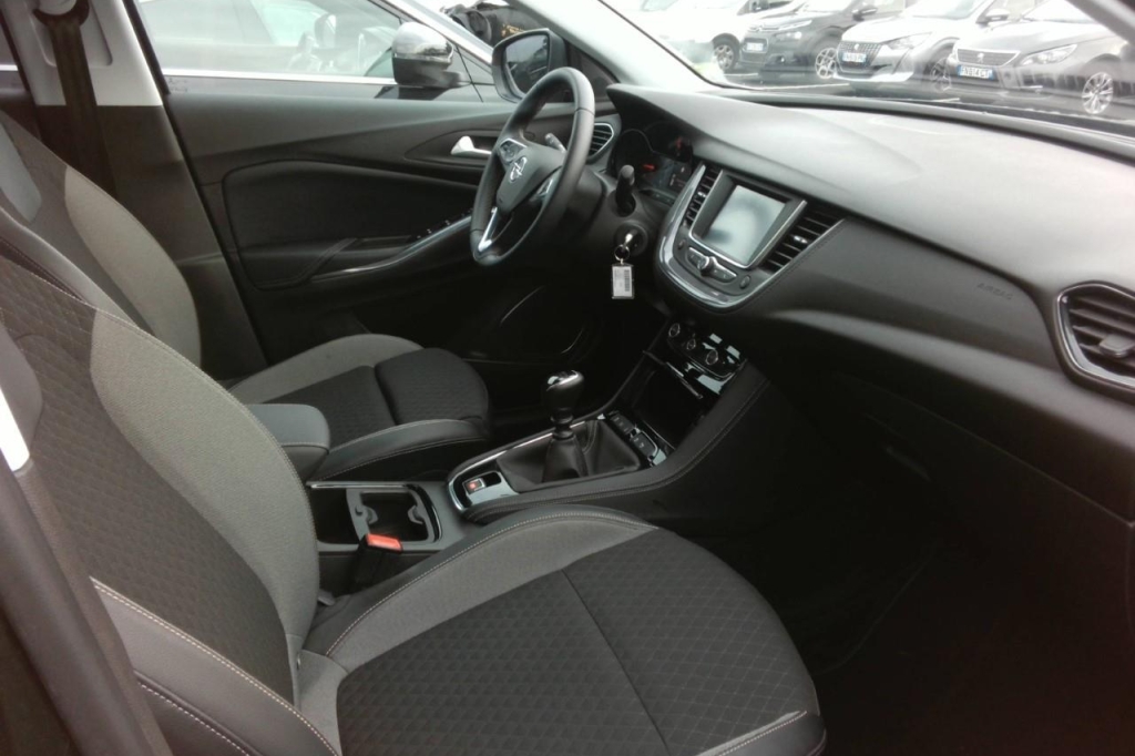 Opel Grandland X 2020 фото 4
