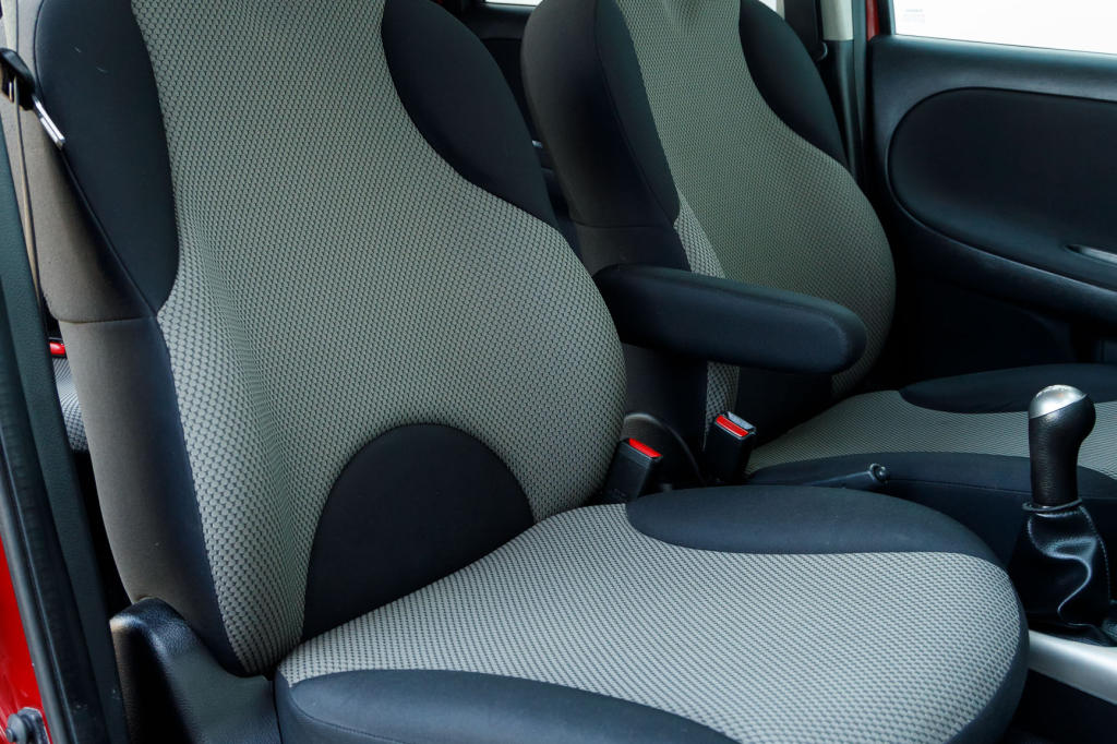 Nissan Note 2011 photo 11