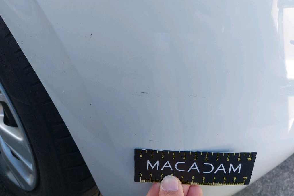 Peugeot 208 2017 фото 12