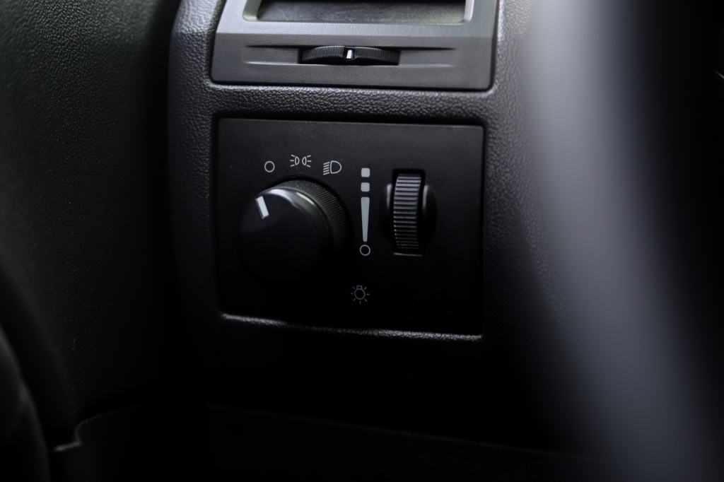 Dodge Challenger SE 2010 photo 37