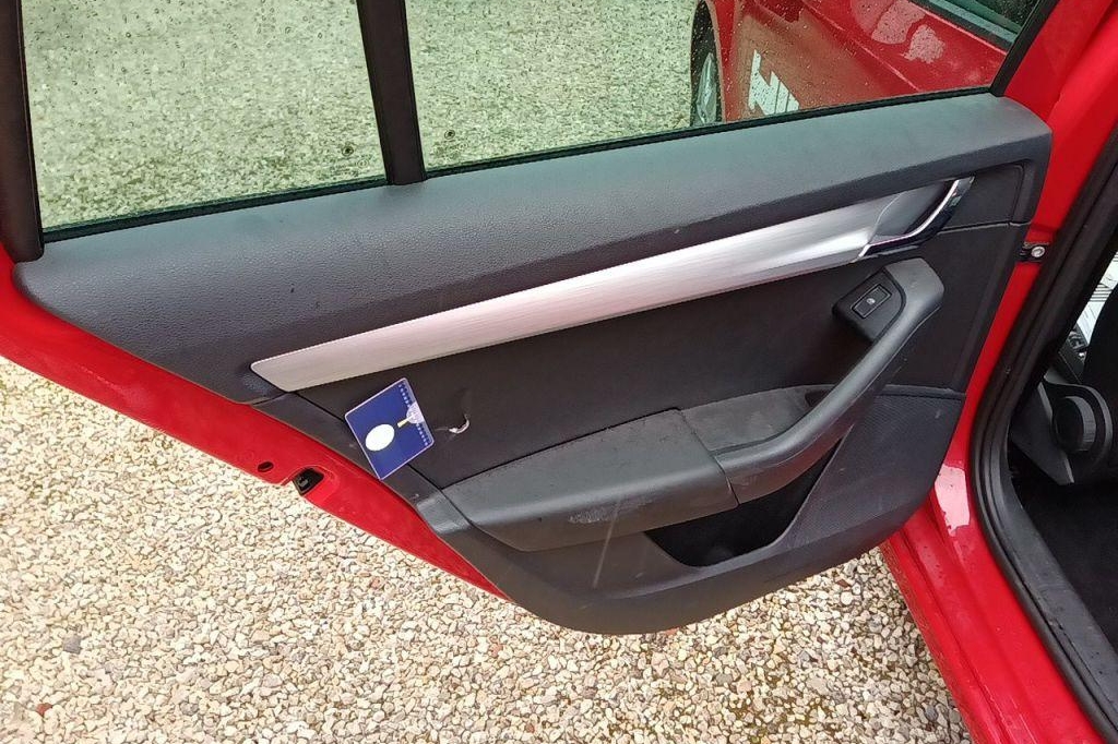 Skoda Octavia Combi 2018 photo 17