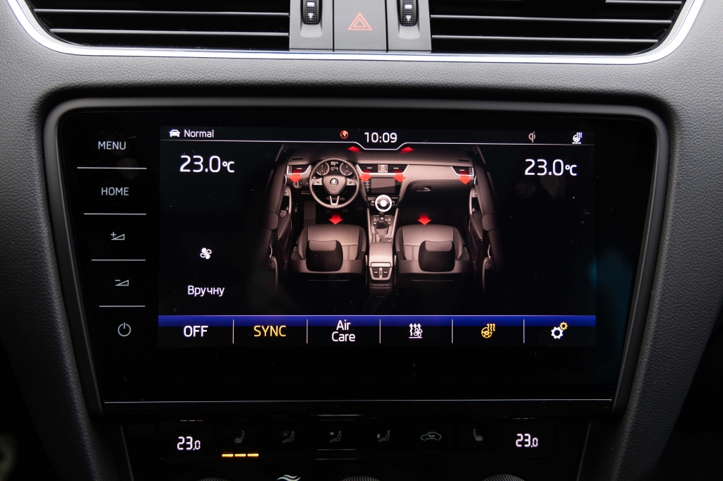 Skoda Octavia Laurin & Klement 2020 photo 31