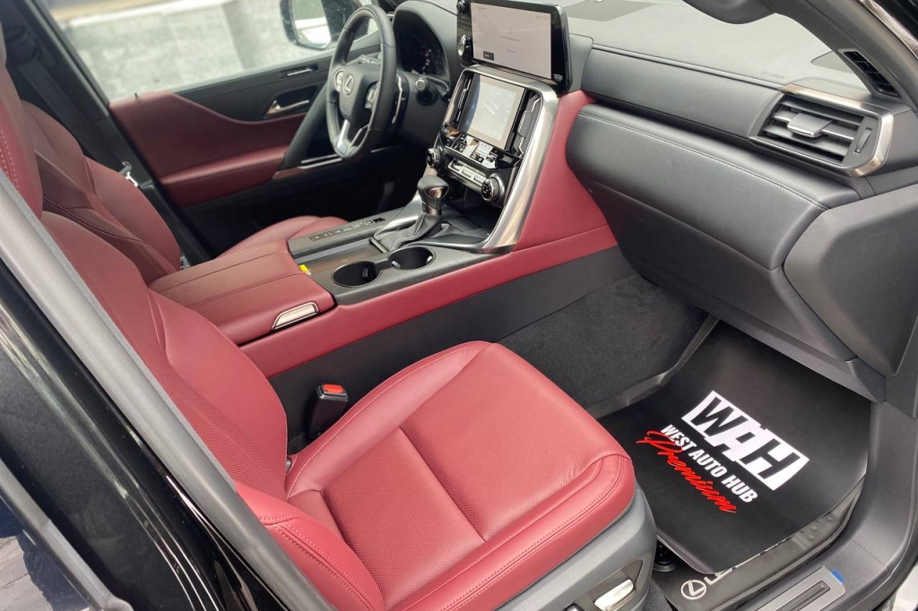 Lexus LX 500d 2022 photo 12