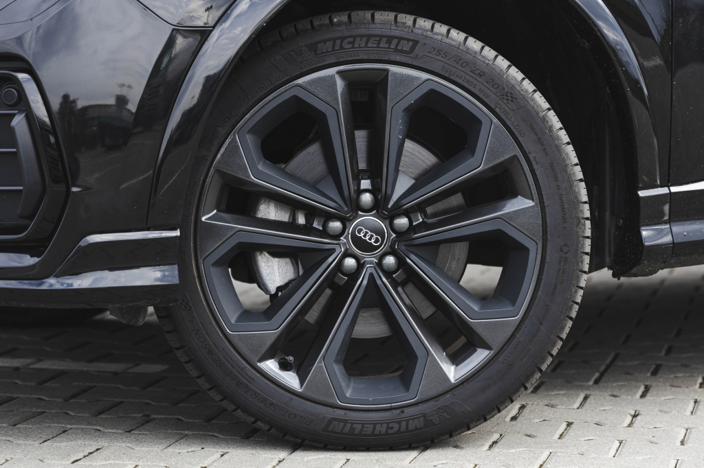 Audi Q3 S-Line 2020 photo 2