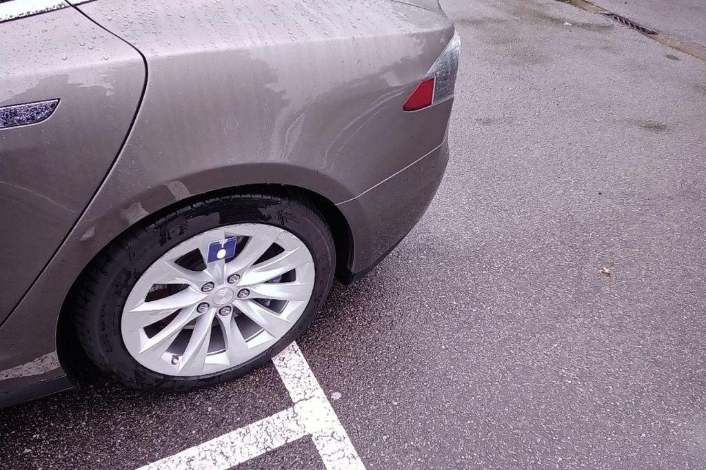 Tesla Model S 2016 фото 9