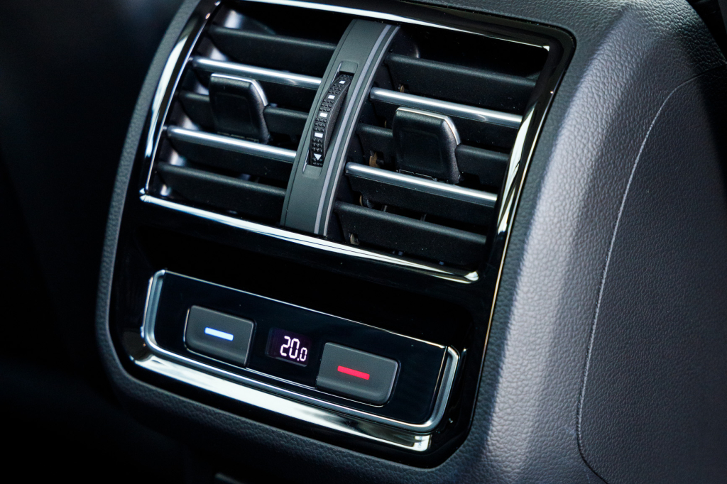 Volkswagen Passat B8 Highline 4Motion 2016 фото 15