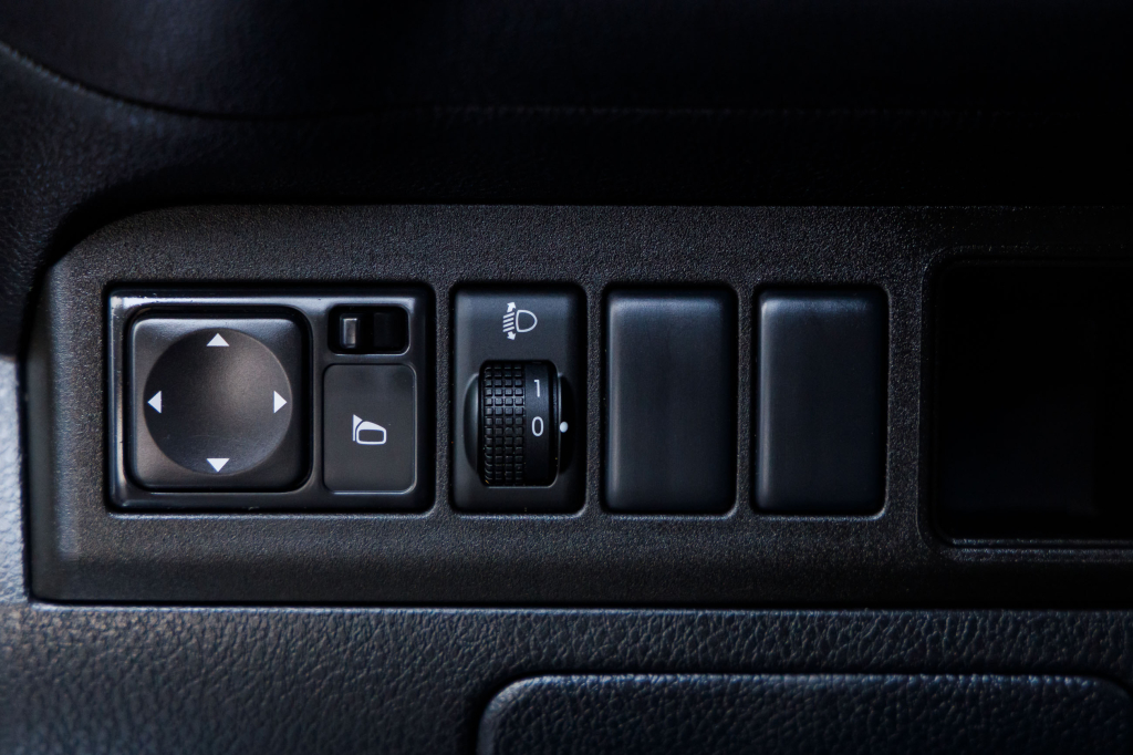 Nissan Note 2011 photo 12