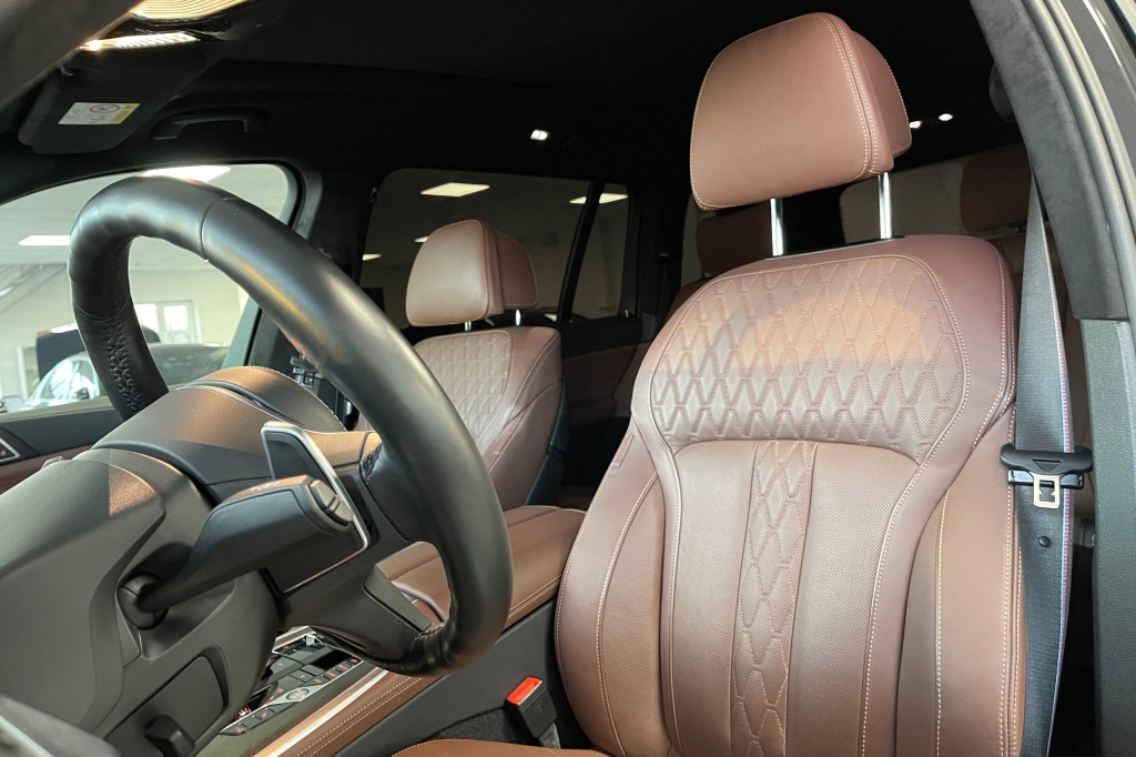 BMW X7 40d 2024 фото 9