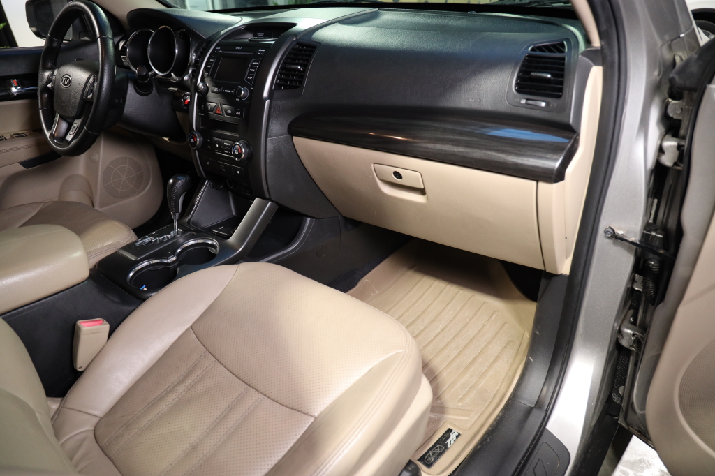 Kia Sorento 2012 photo 15