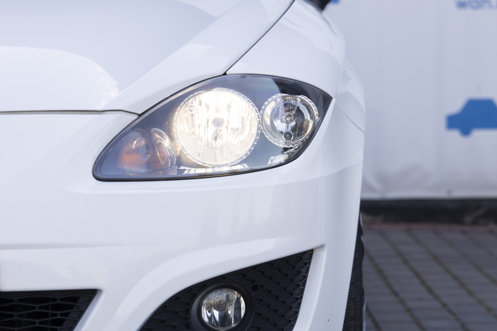 SEAT Leon 2011 фото 2