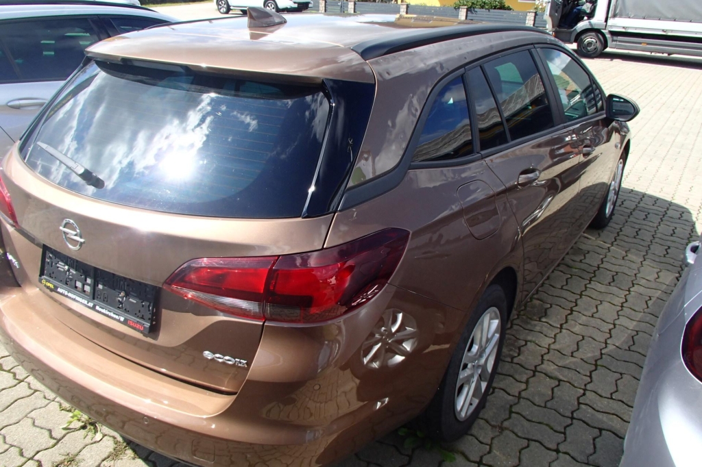 Opel Astra Sports Tourer 2017 фото 1