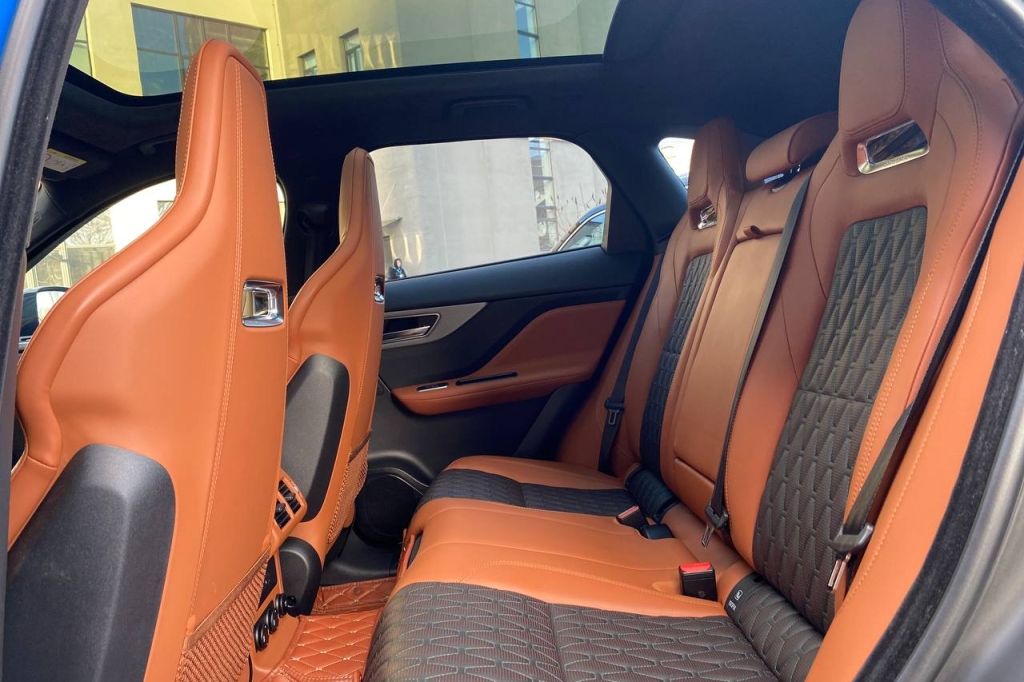 Jaguar F-Pace SVR 2020 photo 14