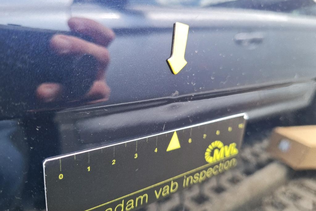 Jaguar XE 2017 photo 8