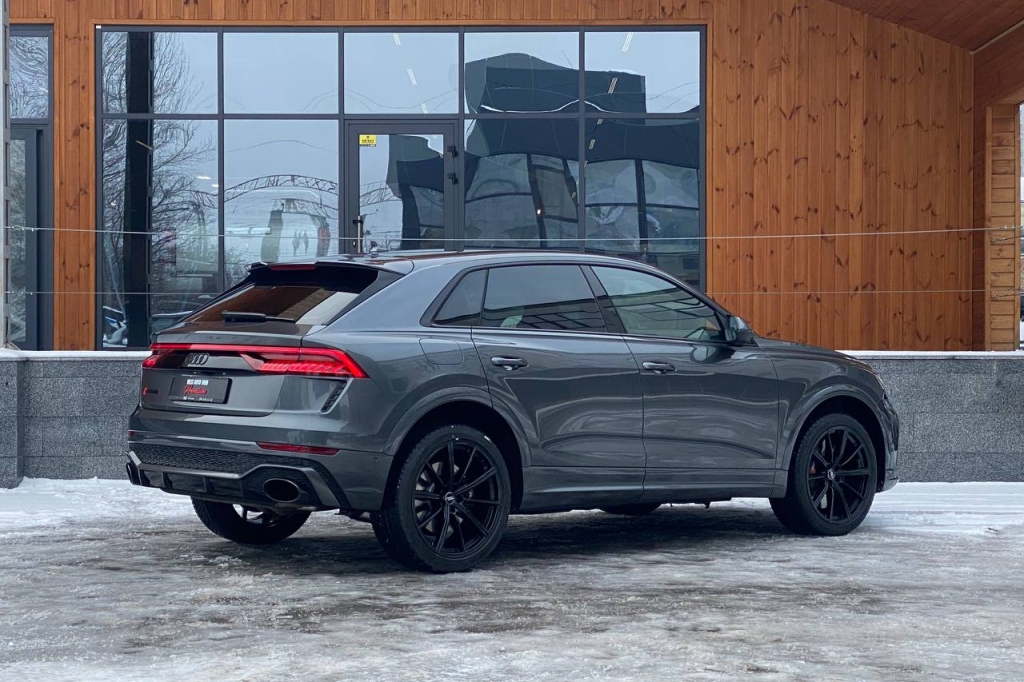 Audi RS Q8 2022 фото 5