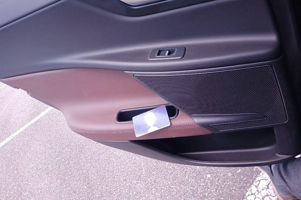 Jaguar XE 2015 фото 8