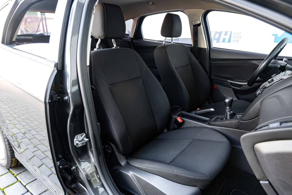 Ford Focus 2016 фото 25