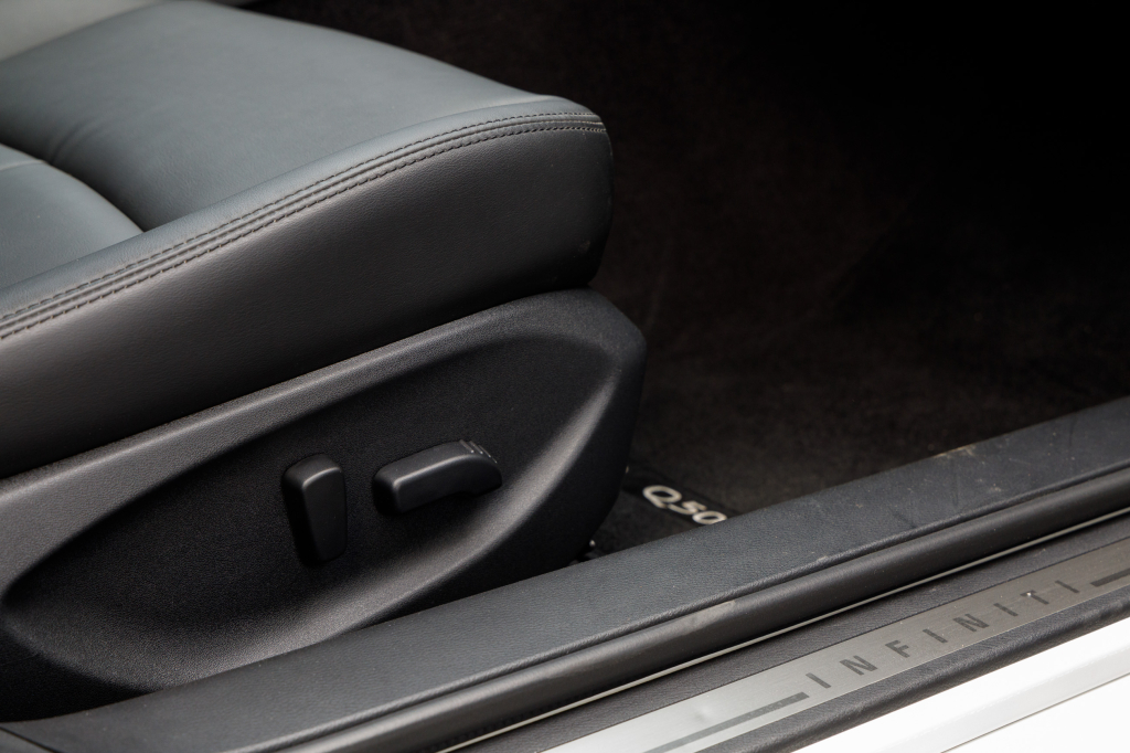 Infiniti Q50 photo 24