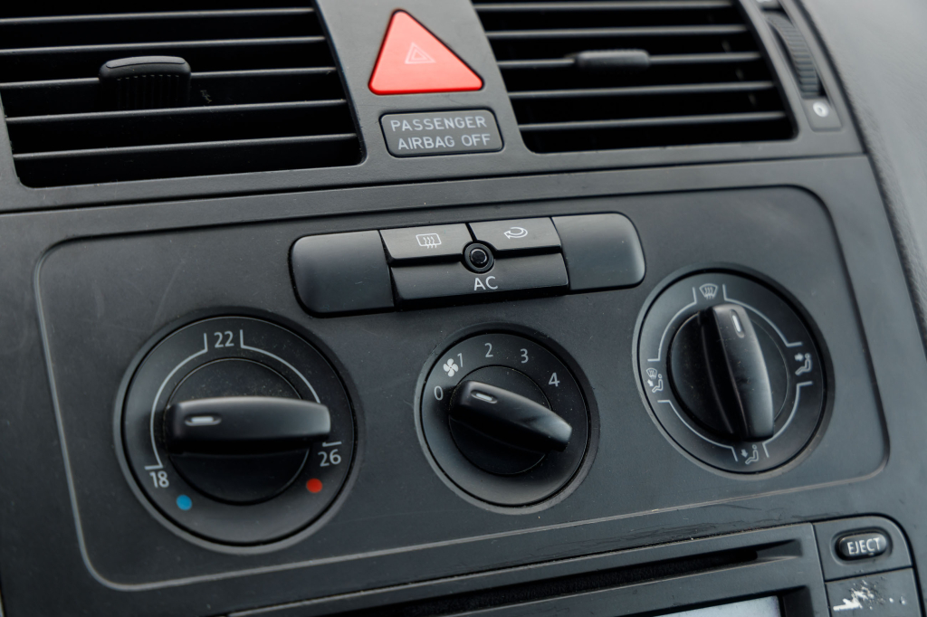 Volkswagen Touran MPI 2003 photo 10