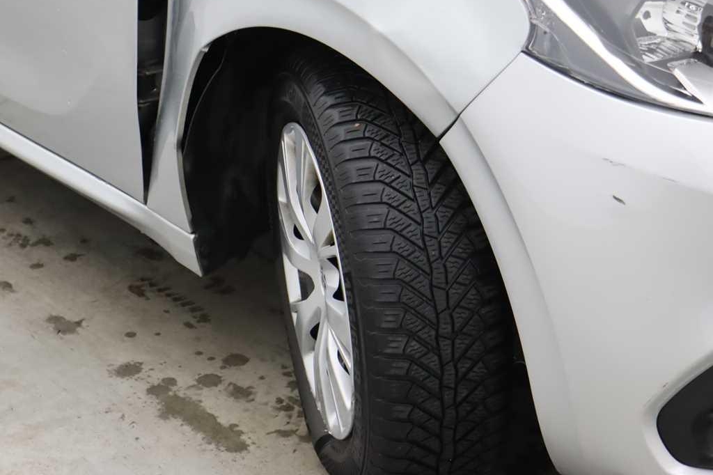 Peugeot 208 2017 photo 17