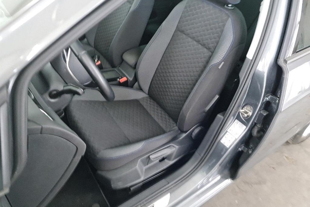 Volkswagen Golf 2020 photo 34