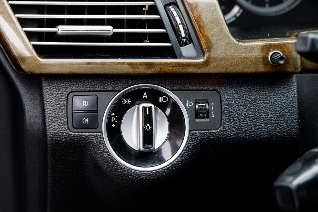 Mercedes-Benz E 200 CDI 2010 photo 18