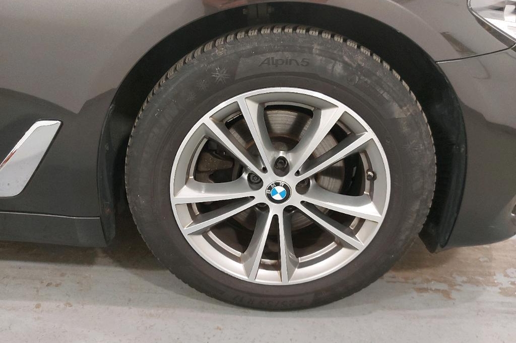 BMW 5 Series 2018 photo 22