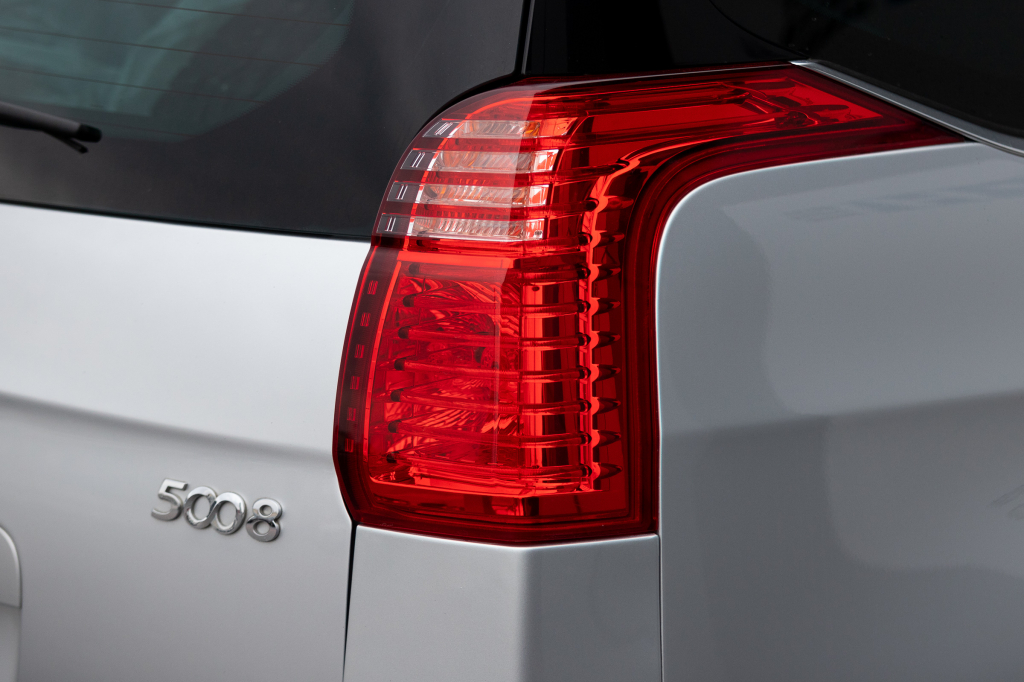 Peugeot 5008 2010 photo 9